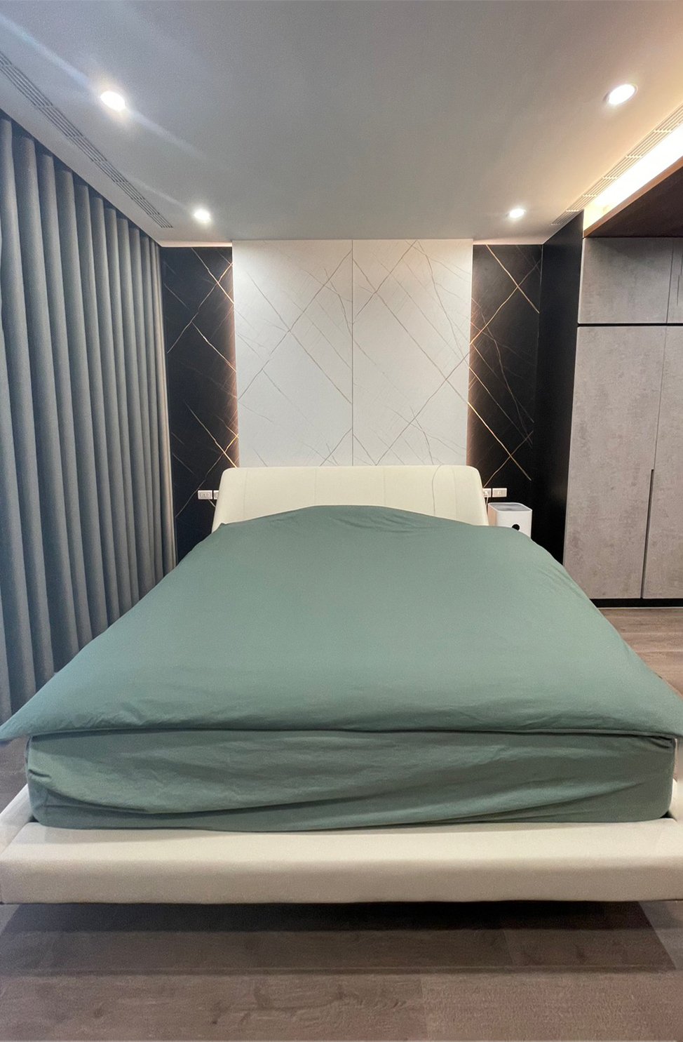 理木曠間餐廚,立面細節中的餐廚牆面、櫃體與家具配置