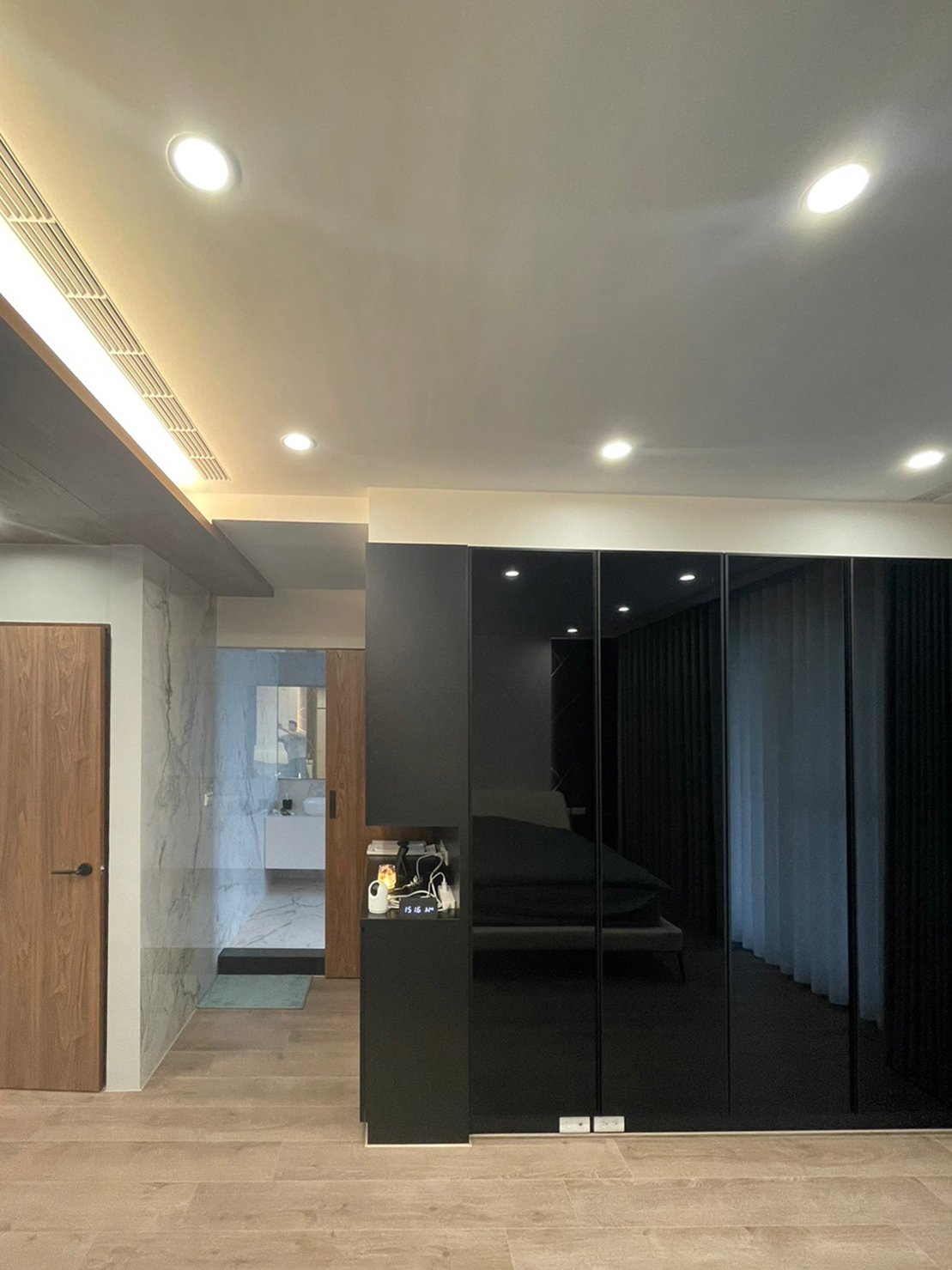 理木曠間餐廚,轉角細節中的餐廚牆面、櫃體與家具配置
